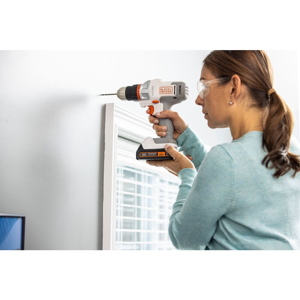 black-decker-matrix-20v-max-akku-bohrschrauber-set-wei image 2