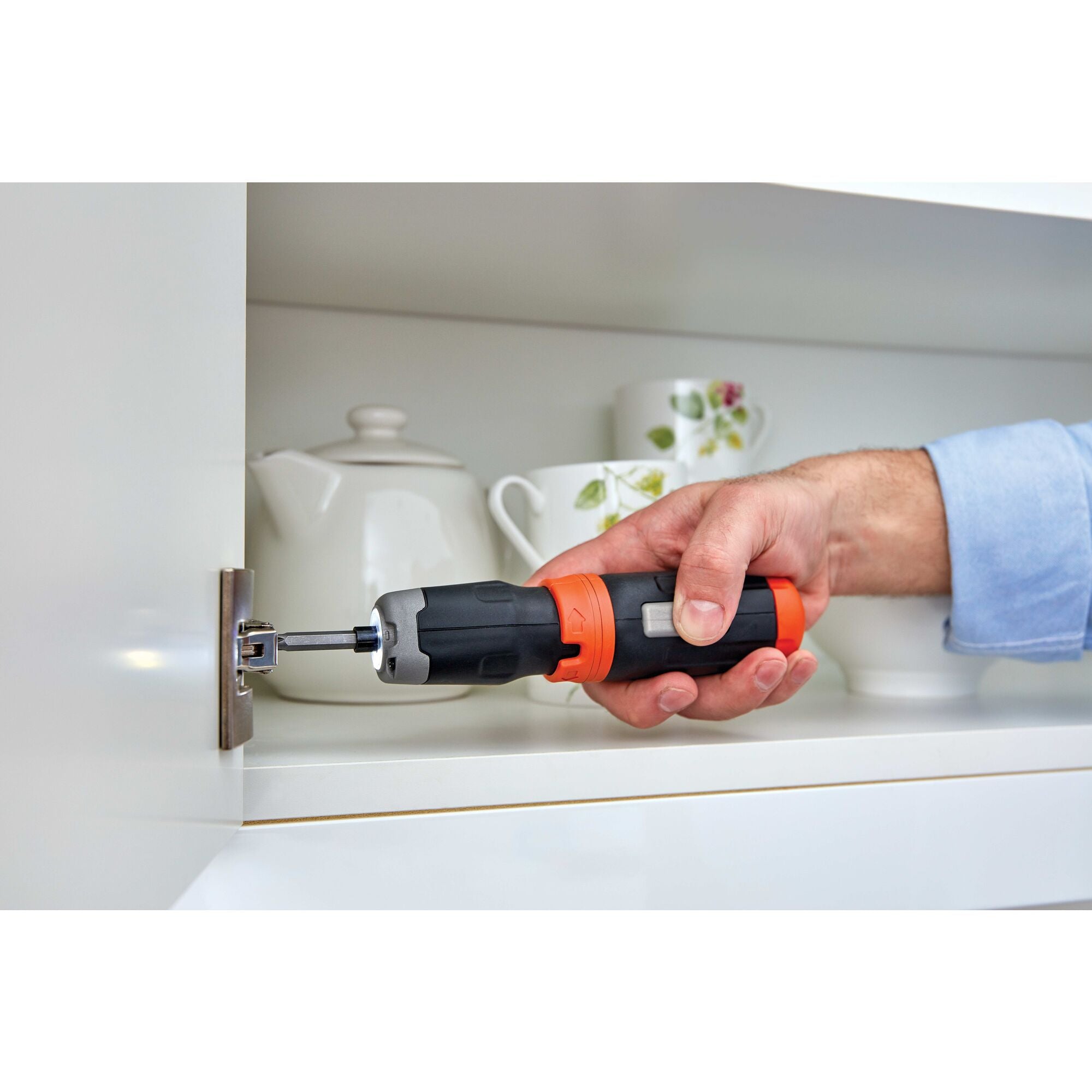 black-decker-akkuschrauber-mit-5-bits-und-led-licht image 3