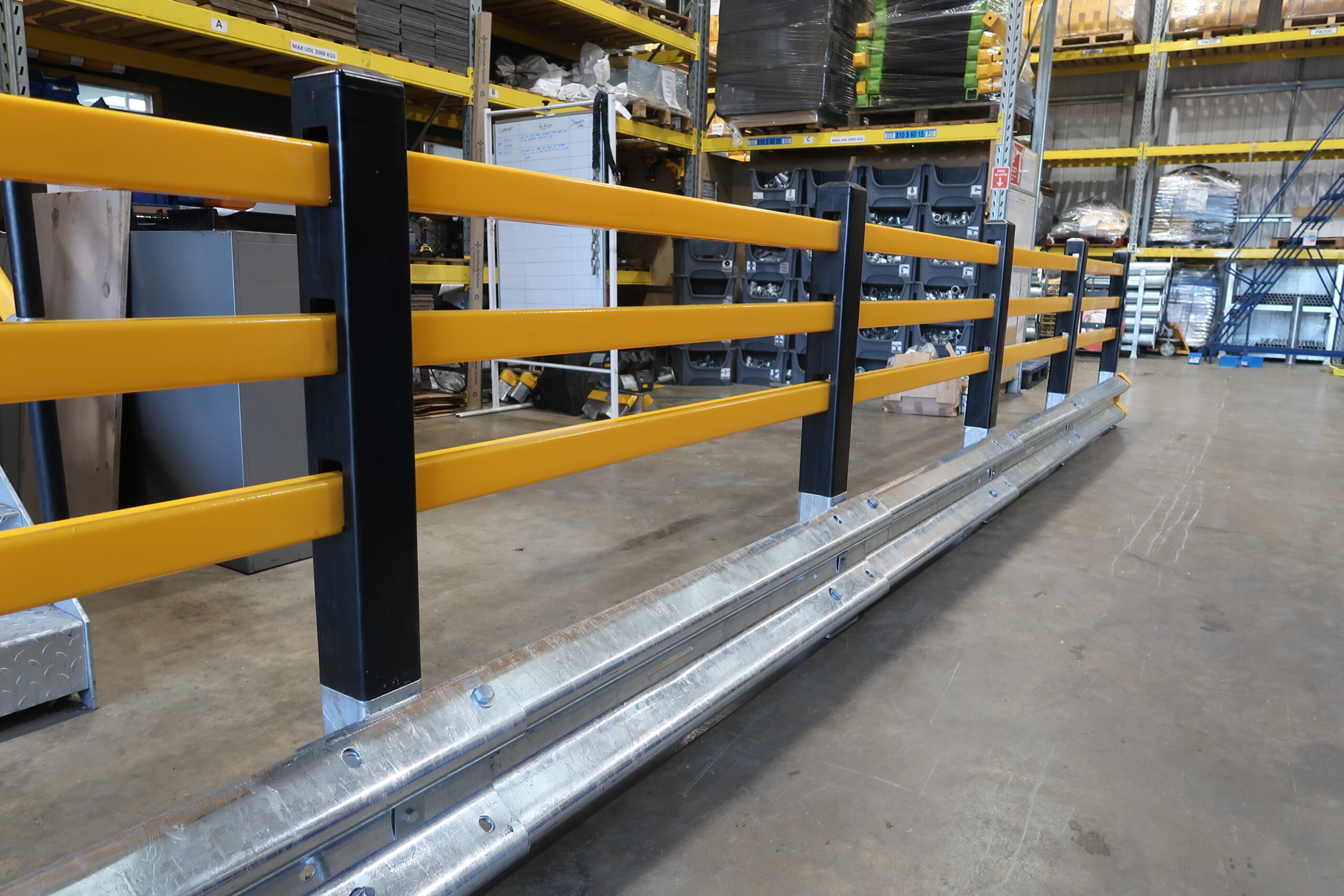 brandsafe-seg-plus-absperrung-hdpe-mit-armco-schiene image 3