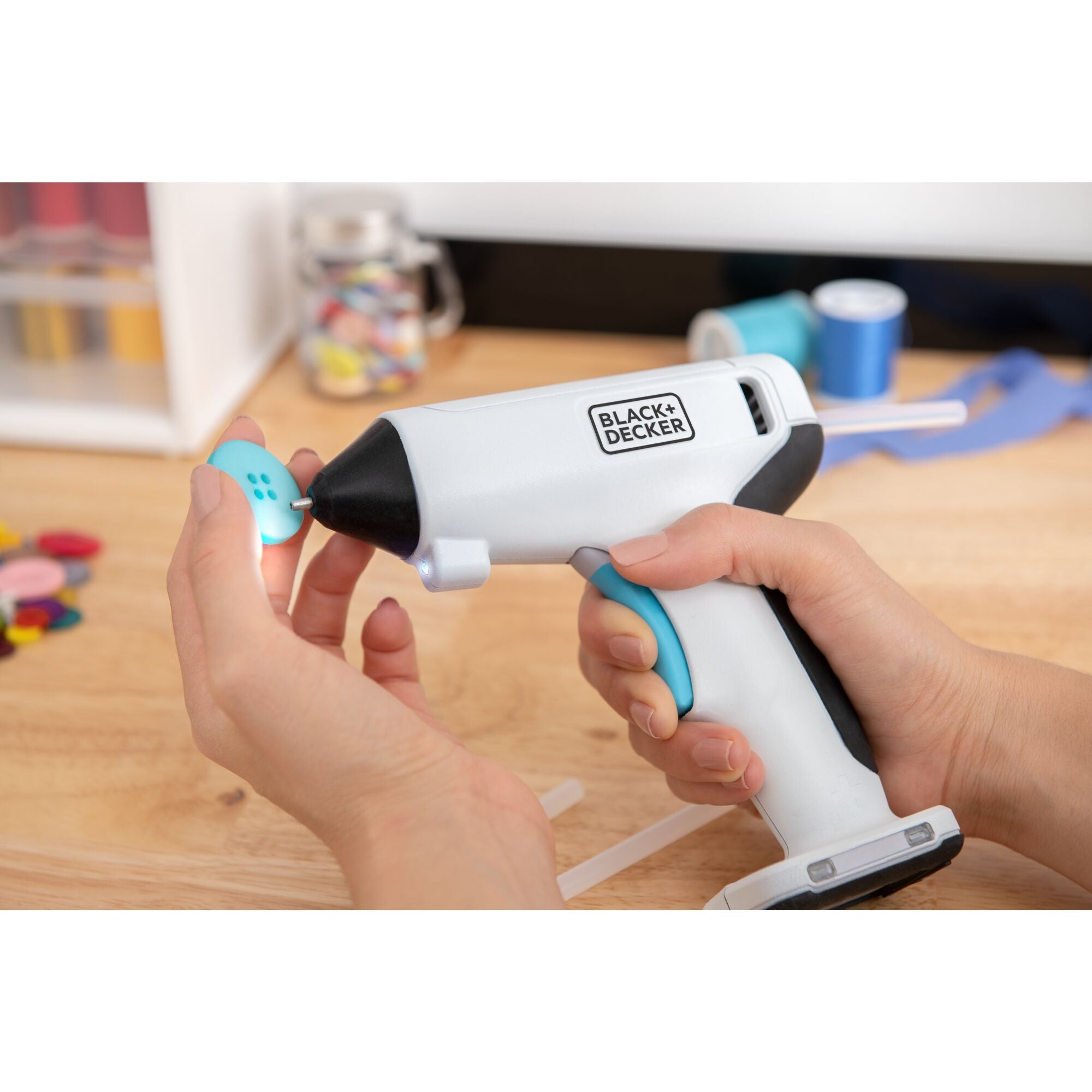 black-decker-power-tools-klebepistole-4v-max-usb-akku image 3