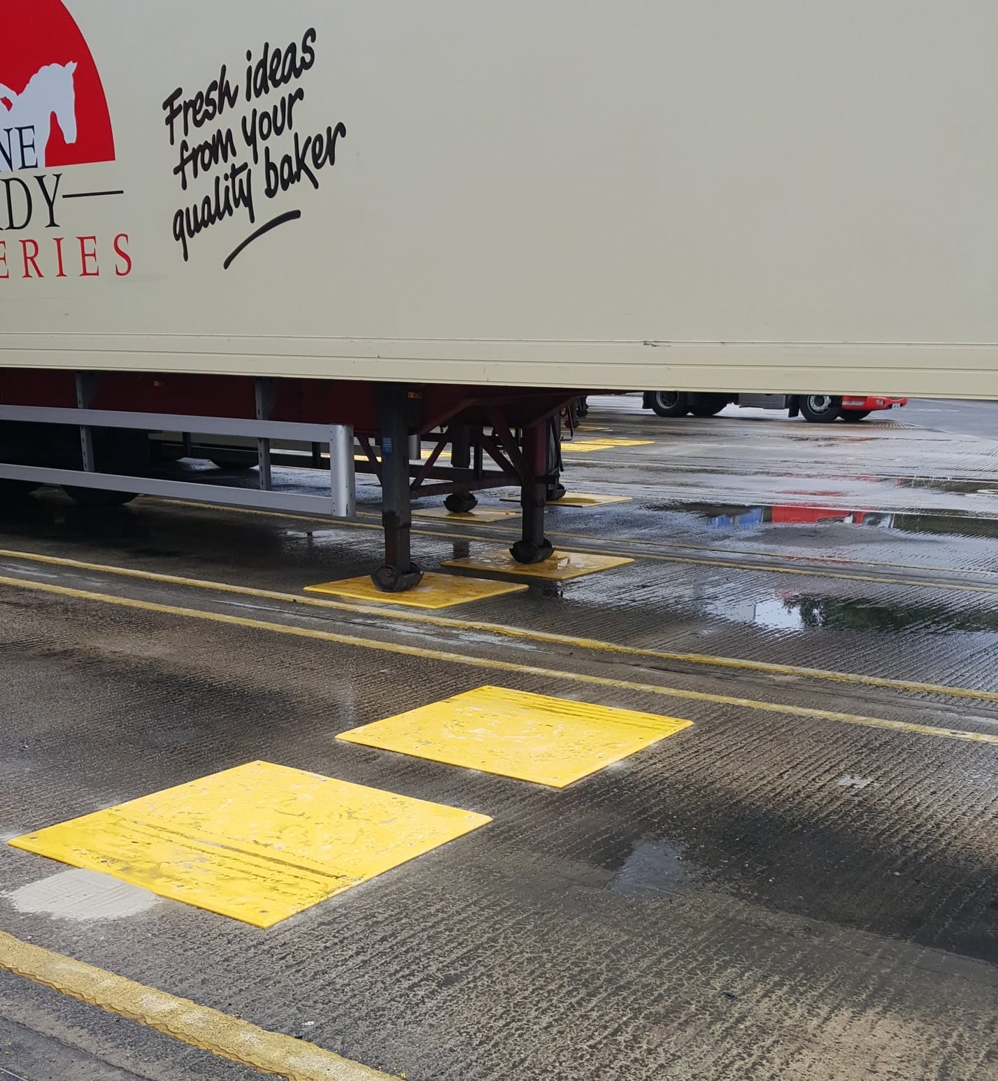 brandsafe-traffic-hgv-landing-plates-unterlegplatte-gelb image 5