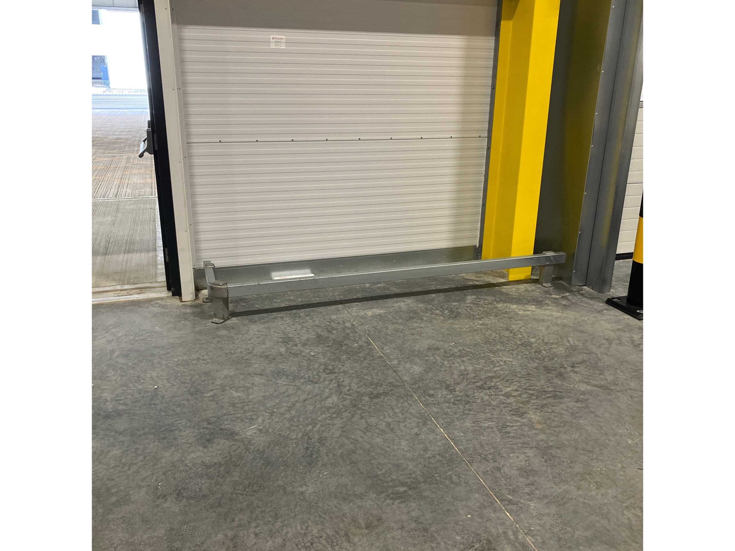 brandsafe-mbt-heavy-duty-rail-wandschutz-verzinkt image 2