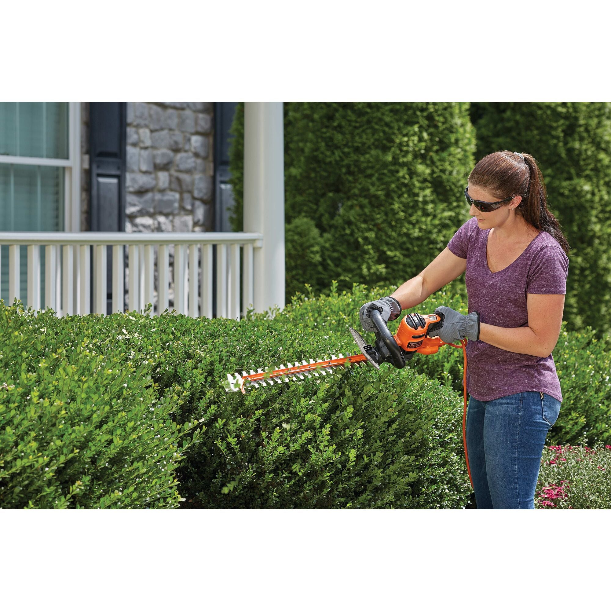 black-decker-outdoor-22-zoll-elektro-heckenschere-mit-s-geblatt image 3