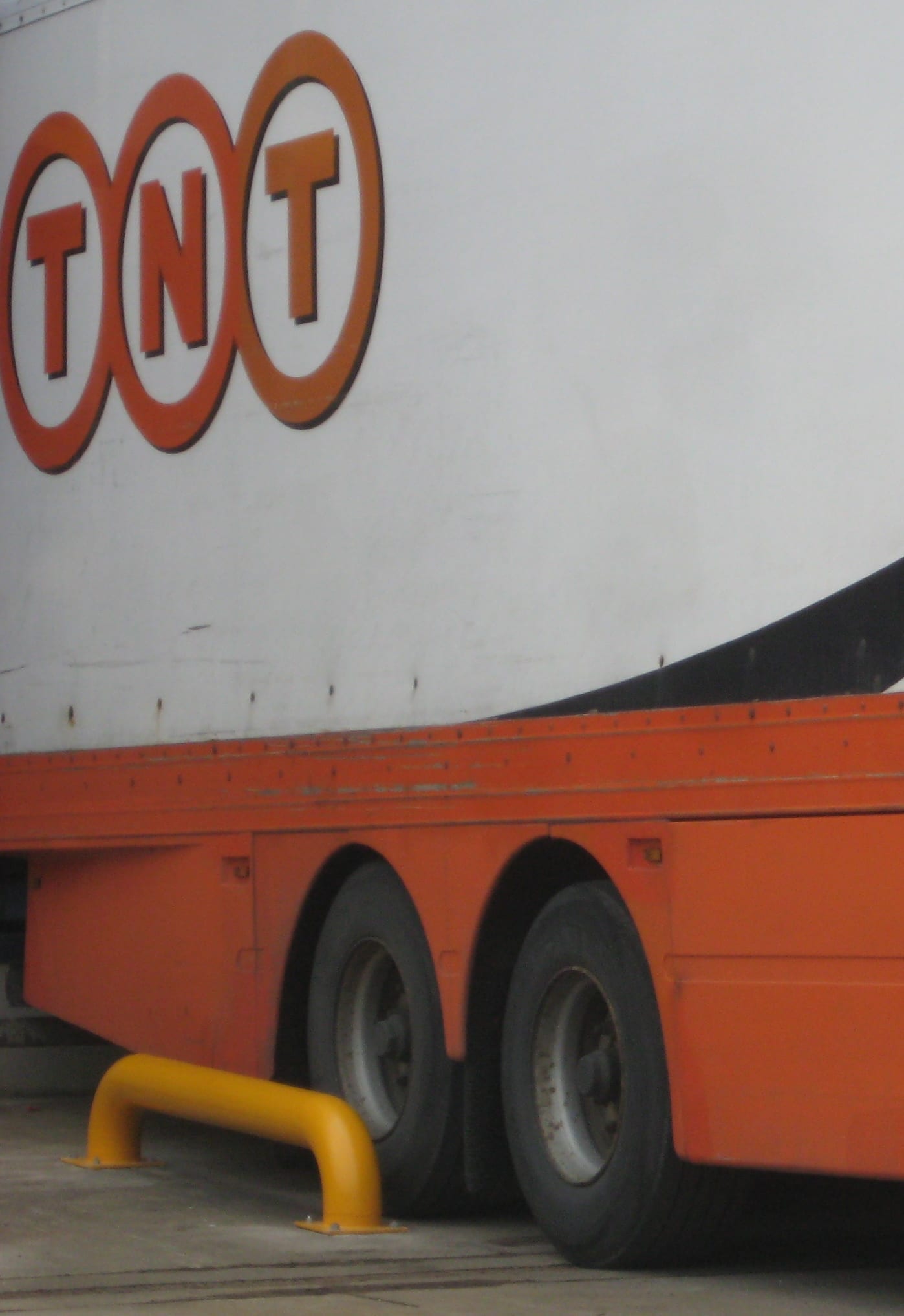 brandsafe-traffic-hgv-dock-radf-hrung-spurf-hrung-stahl-gerade image 3