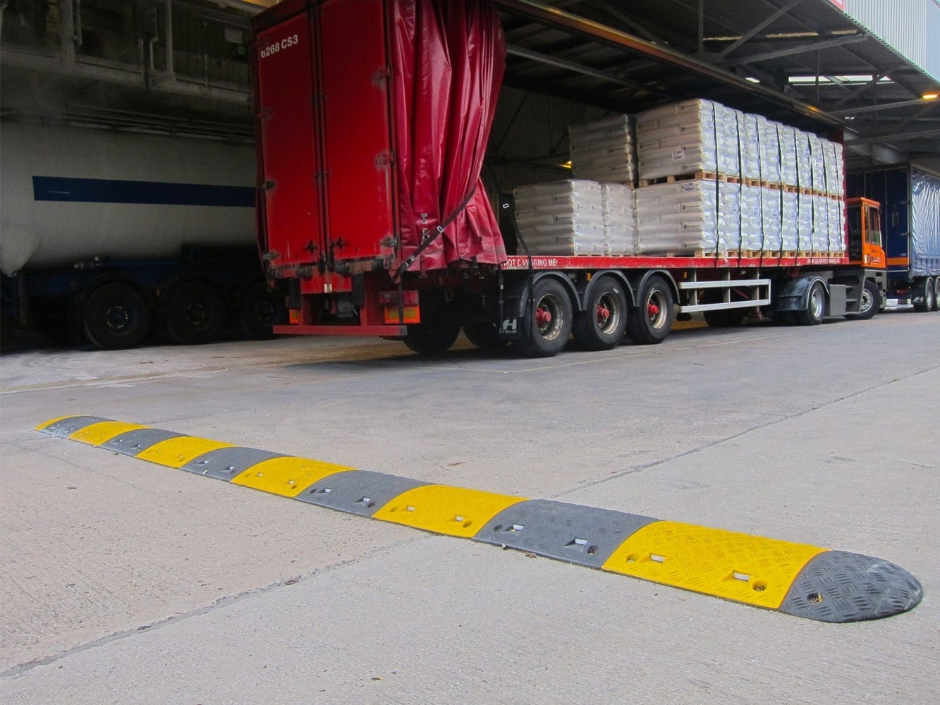 brandsafe-speed-bumps-50mm-bodenschwelle-pkw-gelb-schwarz image 3