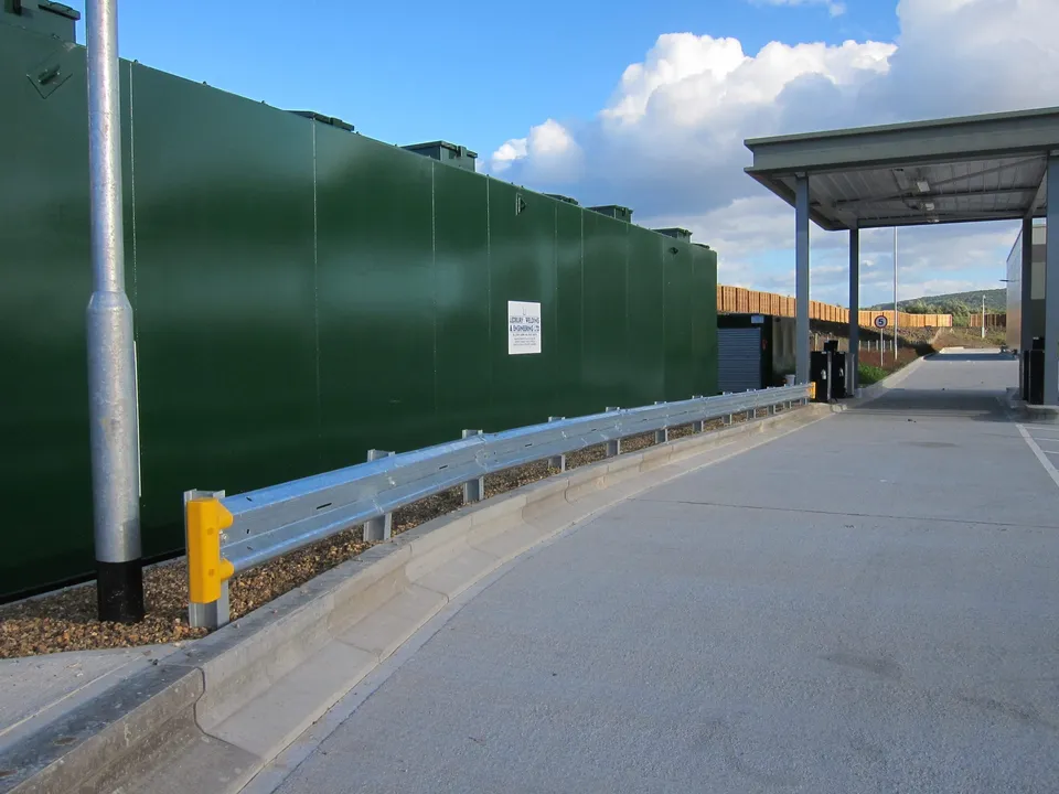 brandsafe-armco-560-610-schutzplanke-parkhaus-610-mm-verzinkt image 1
