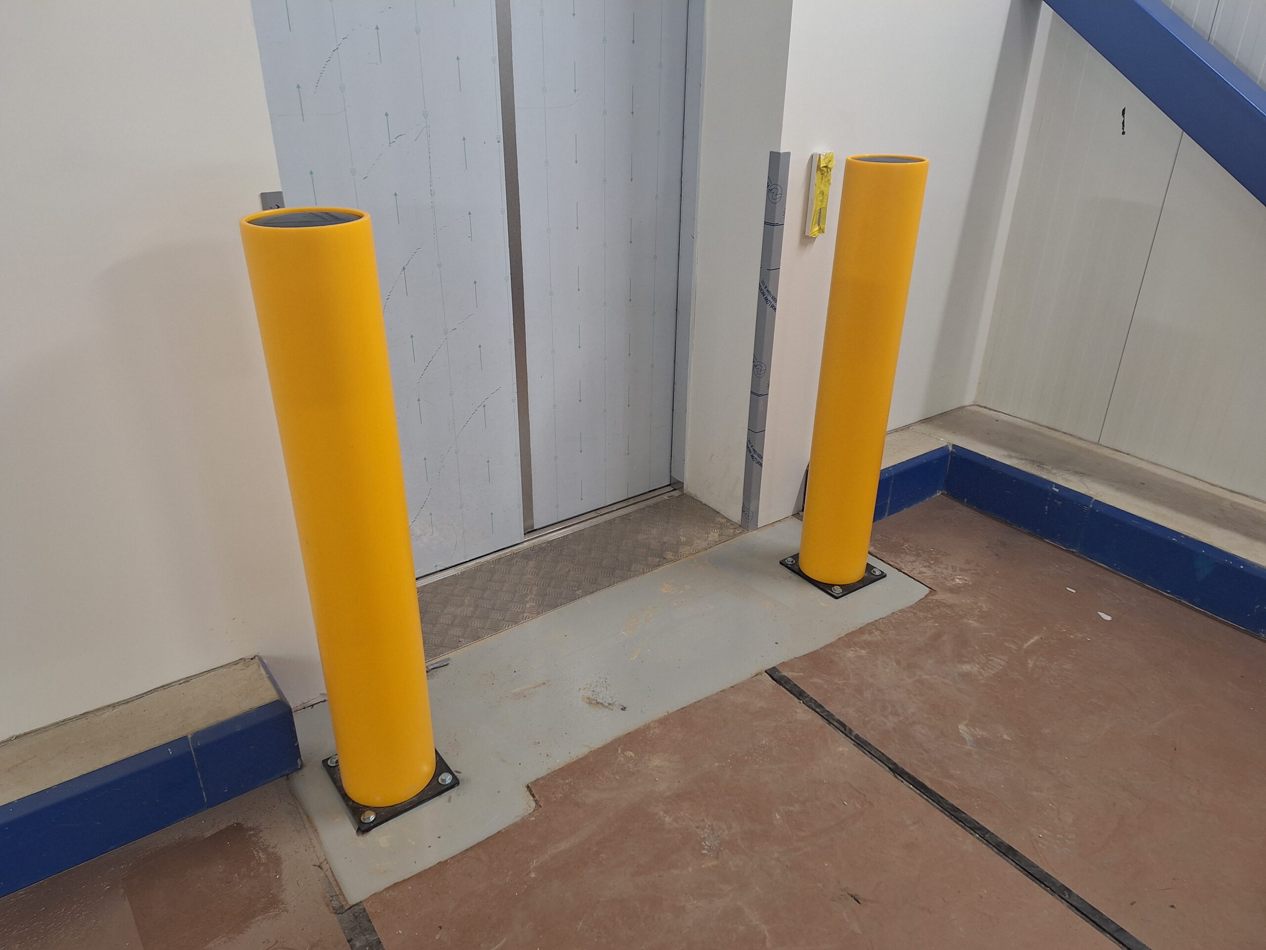 brandsafe-safety-bollards-protection-bollard-poller-hdpe image 2