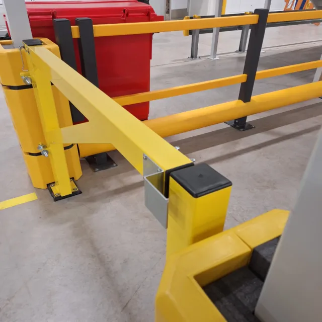 brandsafe-safety-barriers-transit-gate-tor-sicherheitstor-stahl image 1