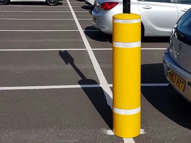 brandsafe-lamp-post-wrap-protector-lampenmastschutz-anfahrschutz image 1