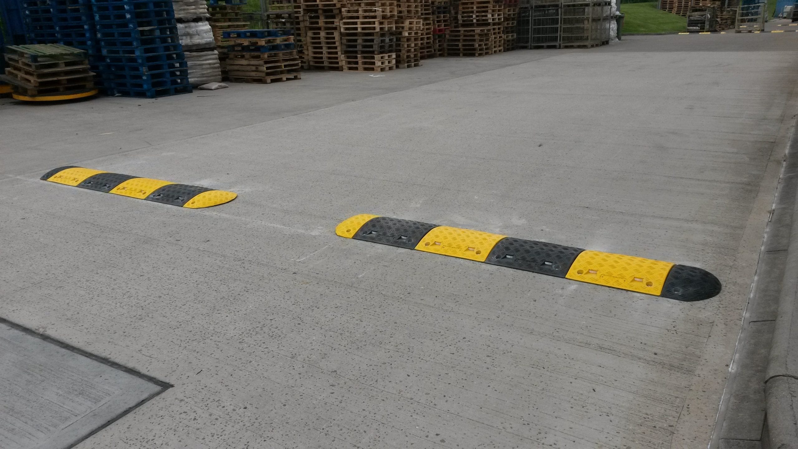 brandsafe-speed-bumps-50mm-bodenschwelle-pkw-gelb-schwarz image 4