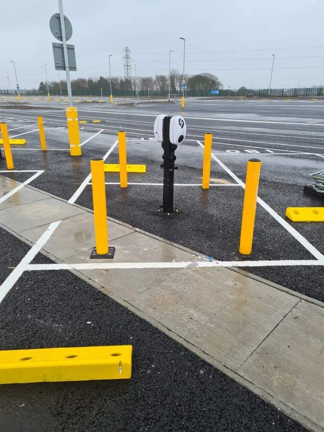 brandsafe-lades-ulen-anfahrschutz-e-auto-ladestation-schutz image 1