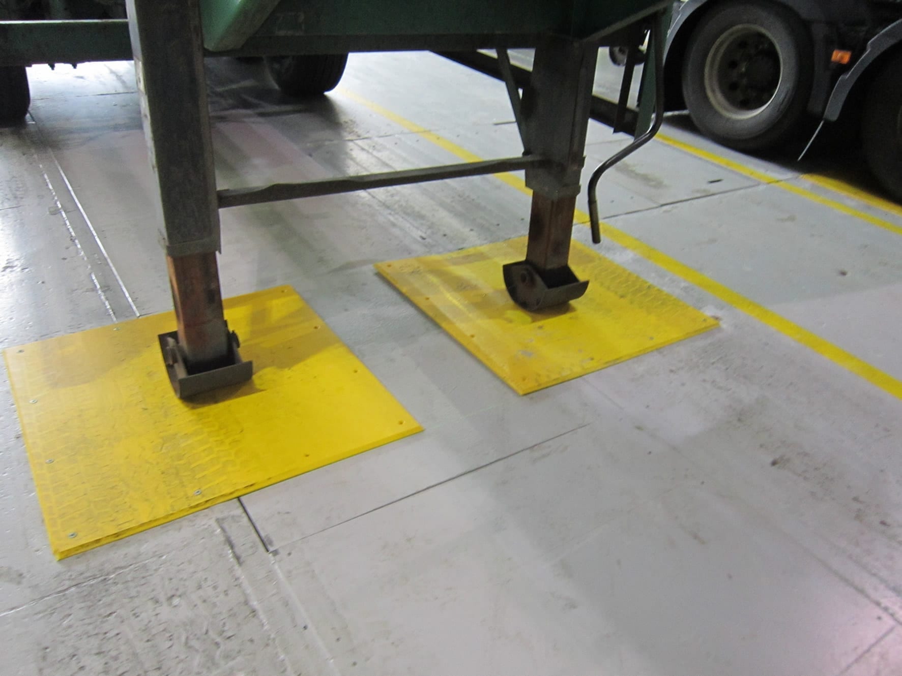 brandsafe-traffic-hgv-landing-plates-unterlegplatte-gelb image 2