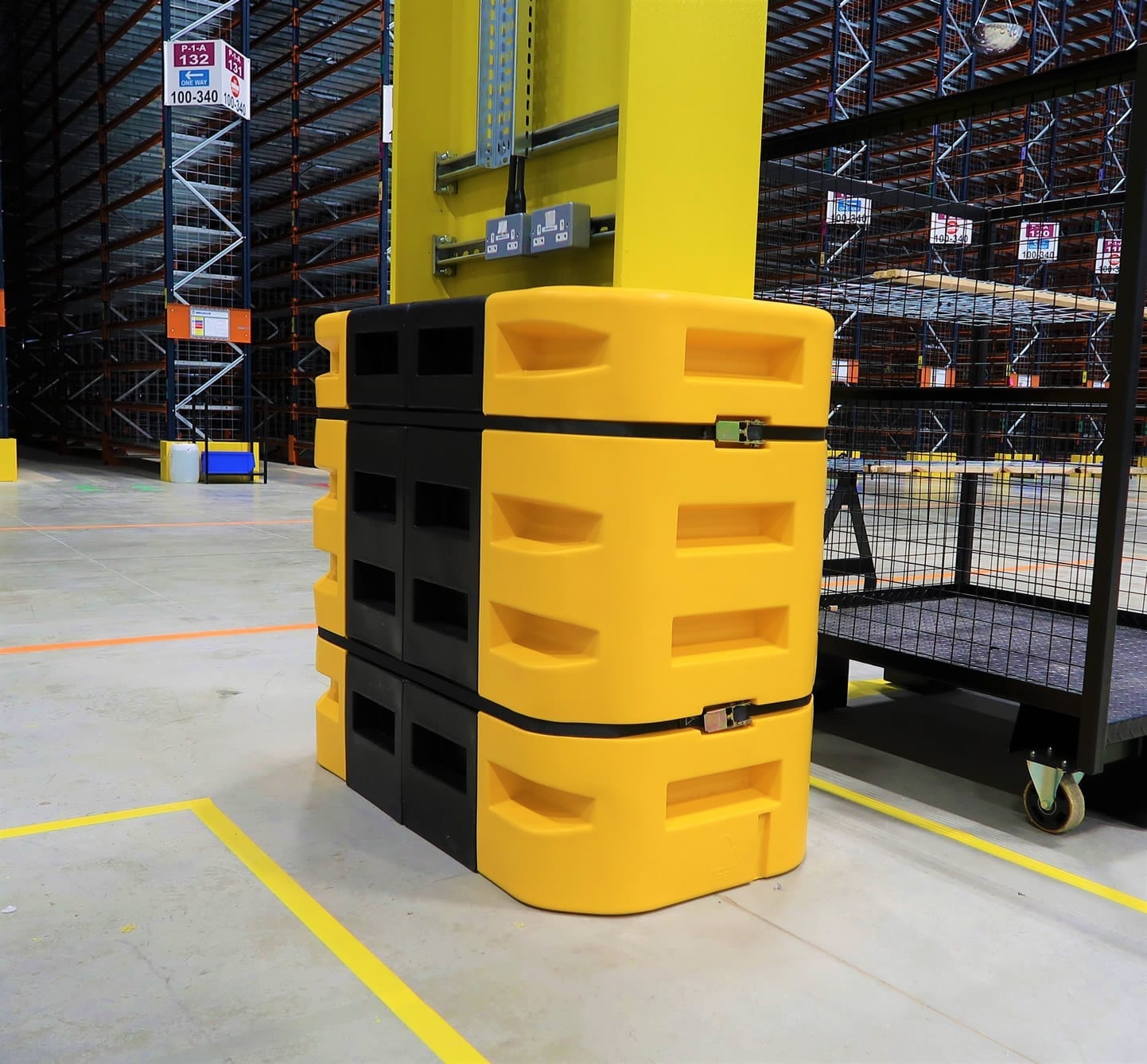 brandsafe-building-protection-polywrap-s-ulenschutz-anfahrschutz-polyethylen image 3