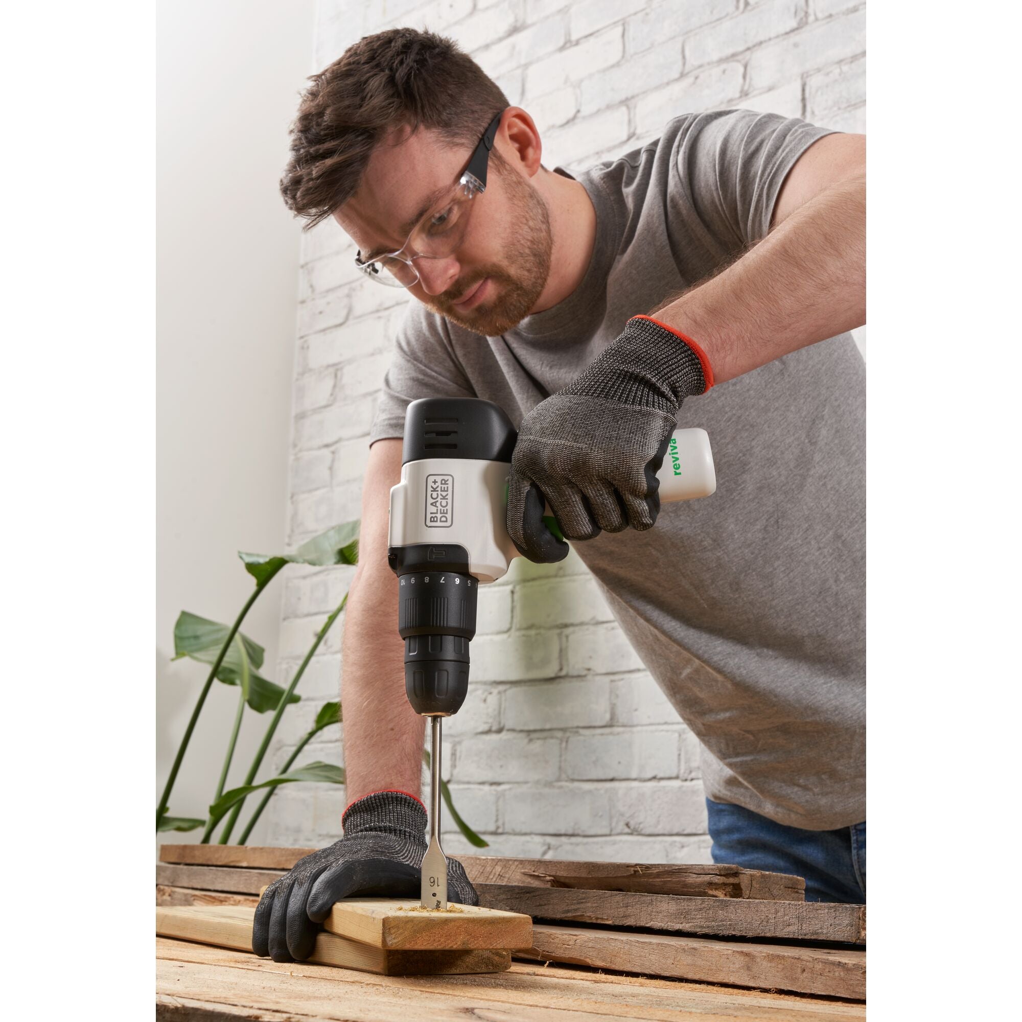 black-decker-reviva-12v-max-akkubohrer-mit-ladeger-t image 2