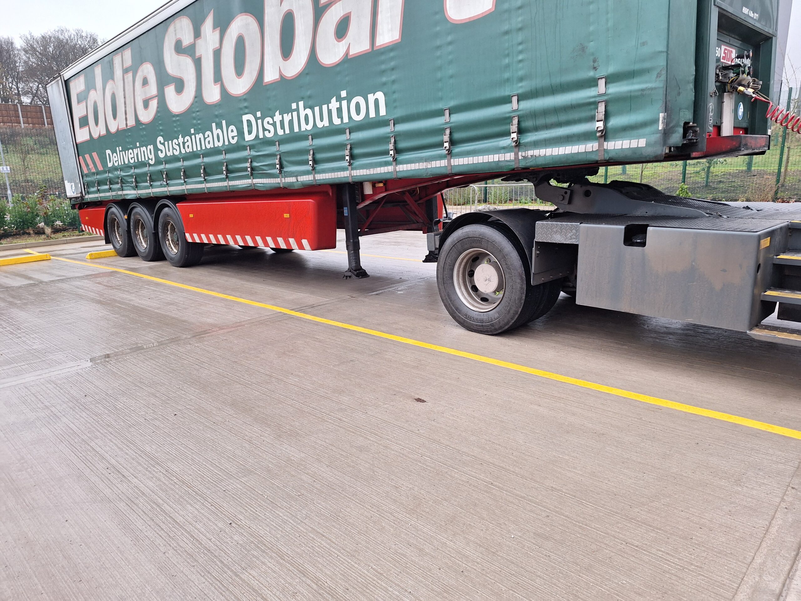 brandsafe-commercial-wheel-stops-radstopper-130-mm-lkw image 2