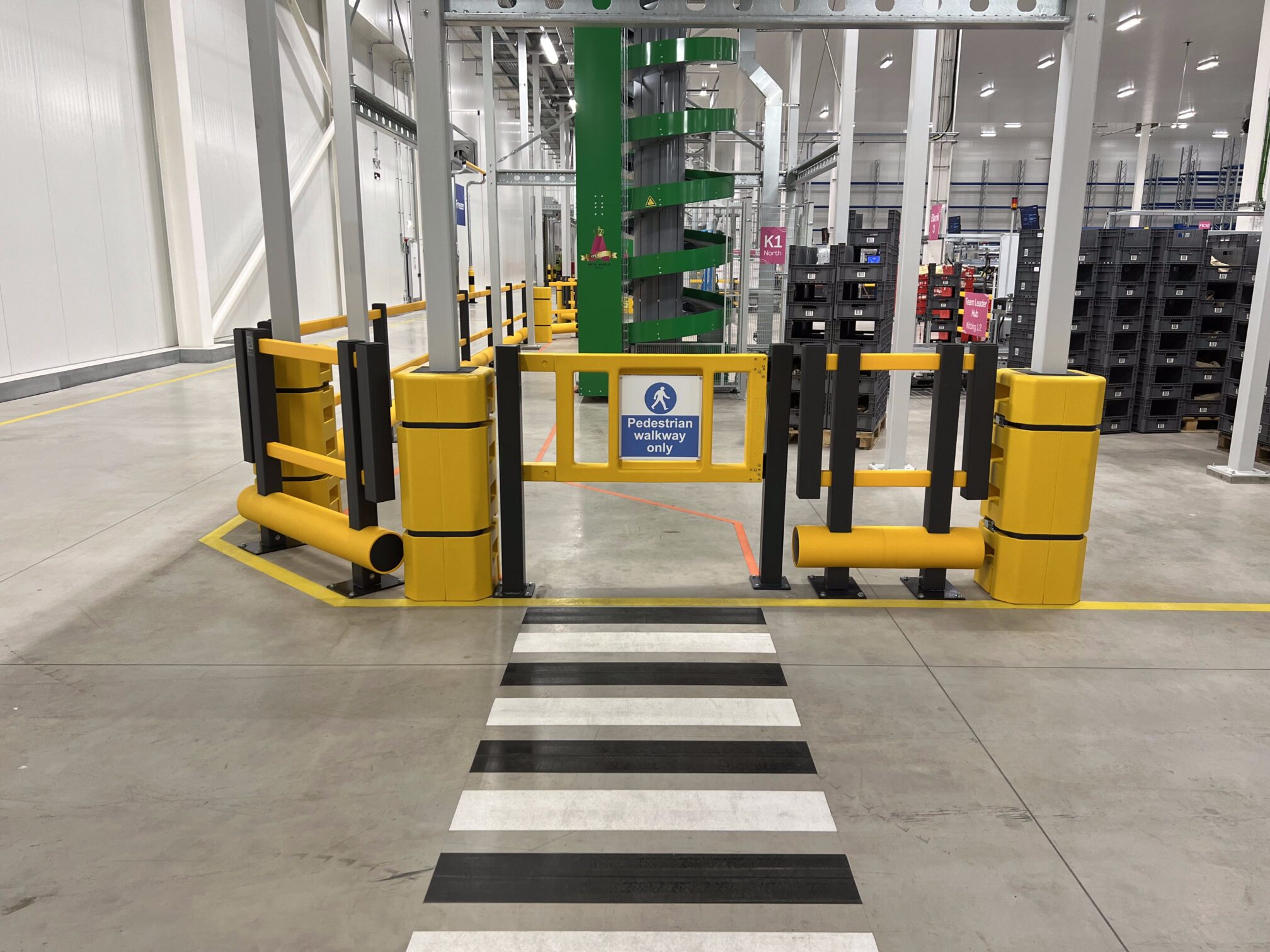 brandsafe-safety-barriers-personentor-lldpe-selbstschlie-end image 1