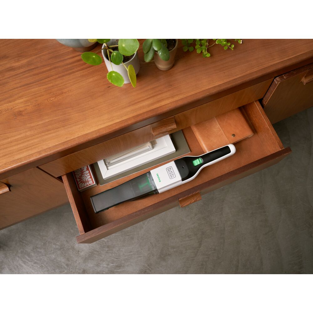 black-decker-reviva-8v-max-handstaubsauger-mit-b-rste image 2