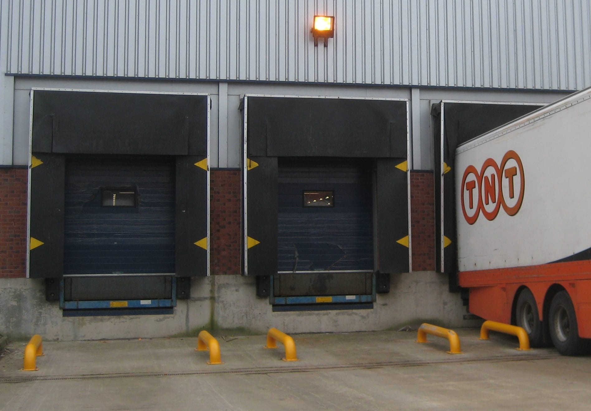 brandsafe-traffic-hgv-dock-radf-hrung-spurf-hrung-stahl-gerade image 4