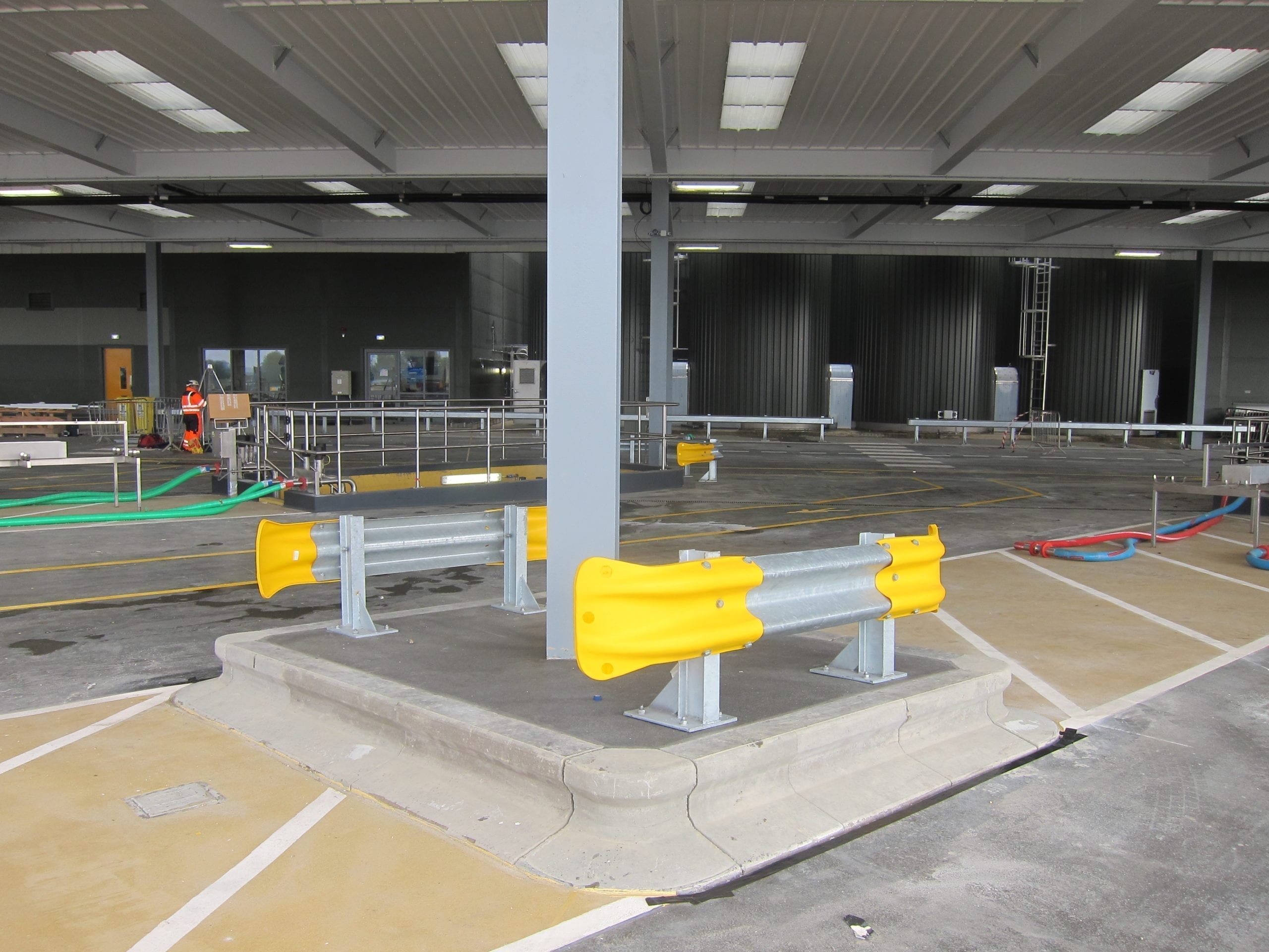 brandsafe-armco-560-610-schutzplanke-parkhaus-610-mm-verzinkt image 2