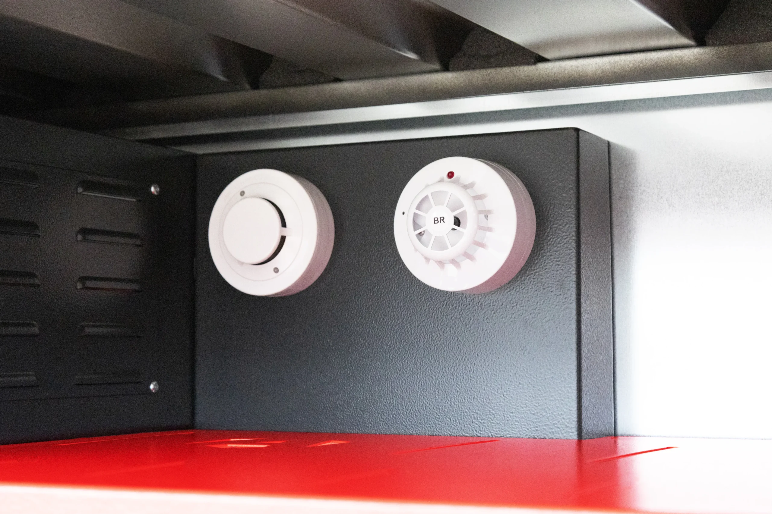 armorgard-powerstor-pwr1-akku-ladeschrank-32-steckdosen image 4