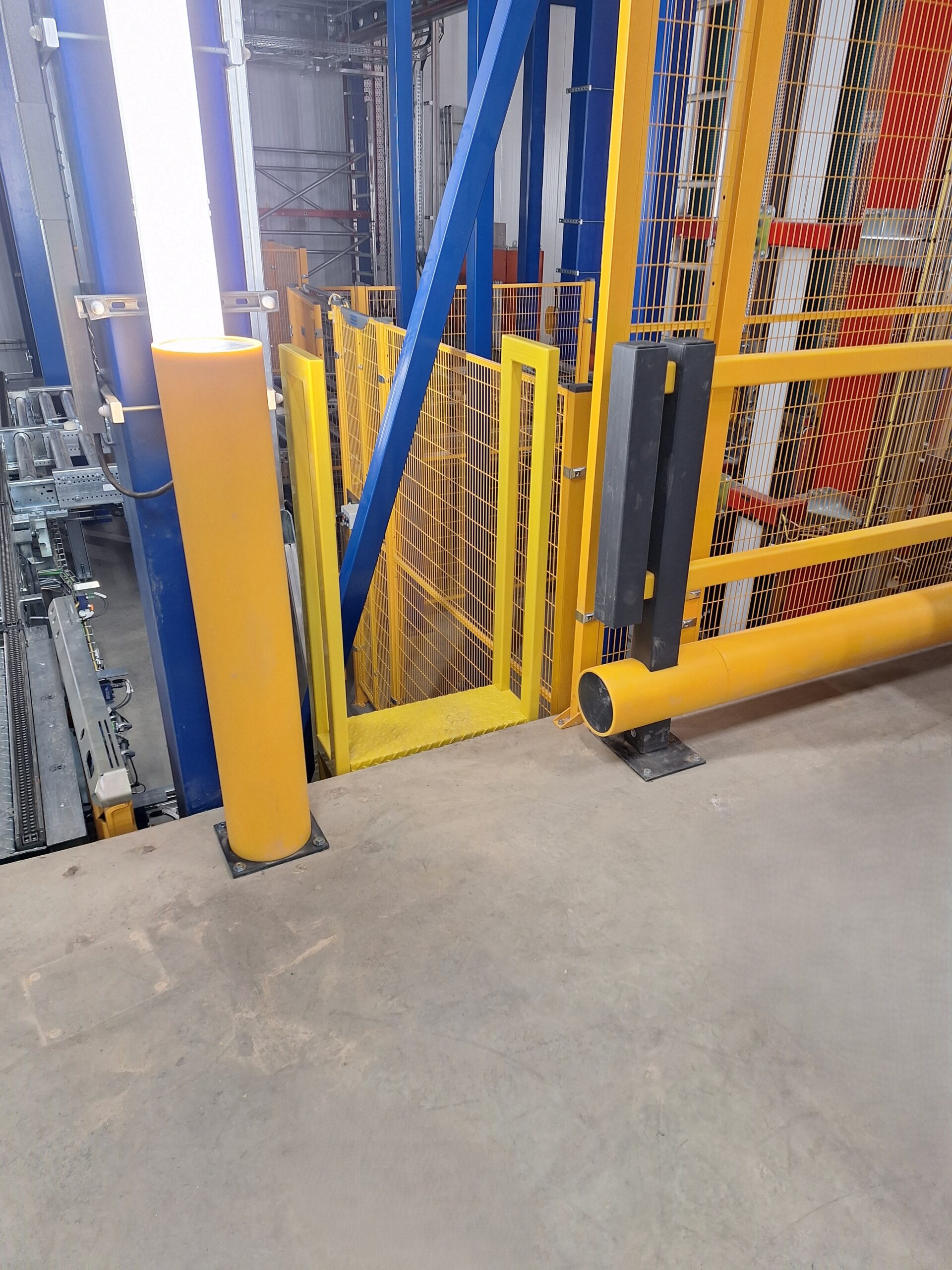 brandsafe-safety-bollards-protection-bollard-poller-hdpe image 7