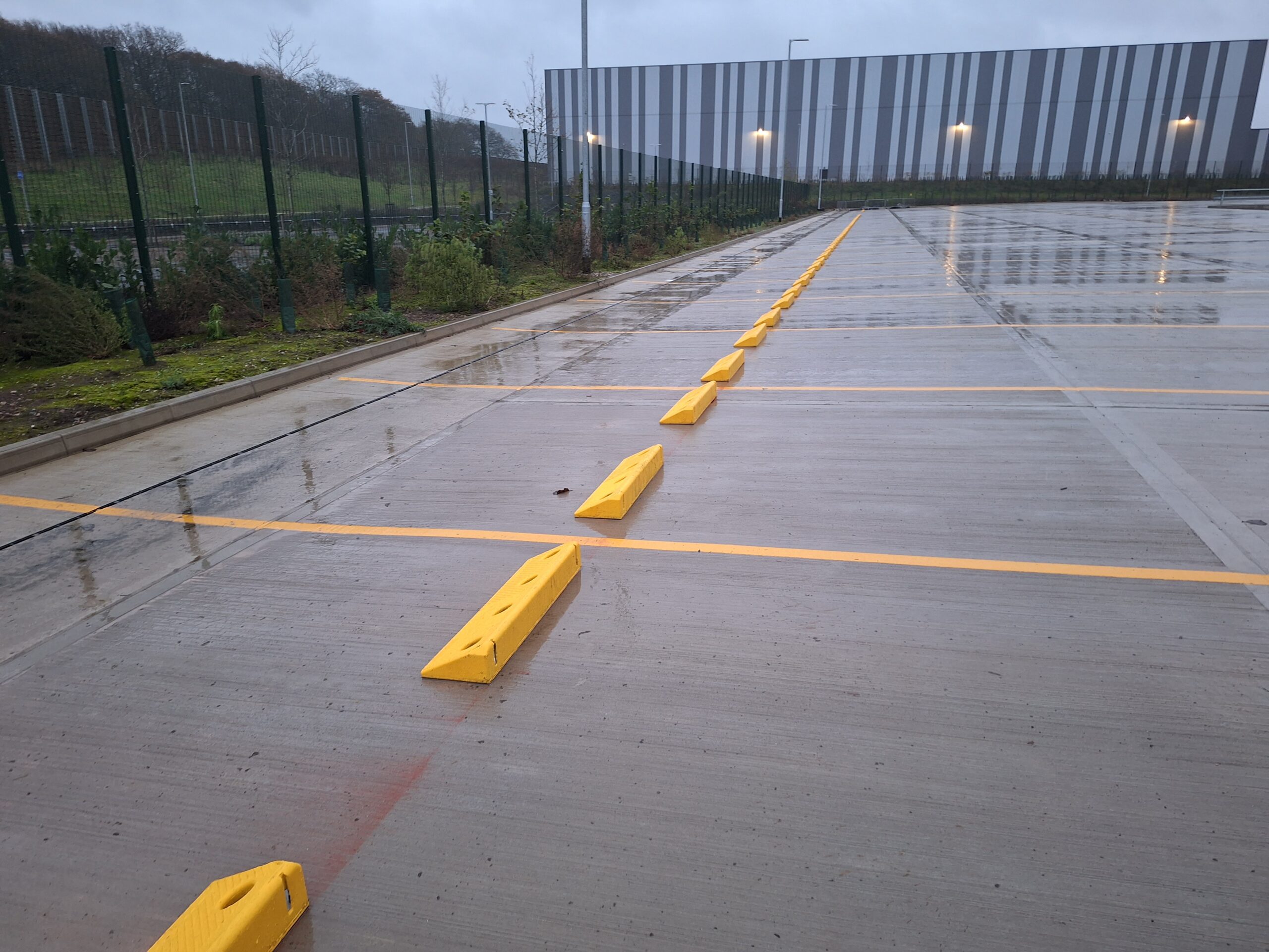 brandsafe-commercial-wheel-stops-radstopper-130-mm-lkw image 4